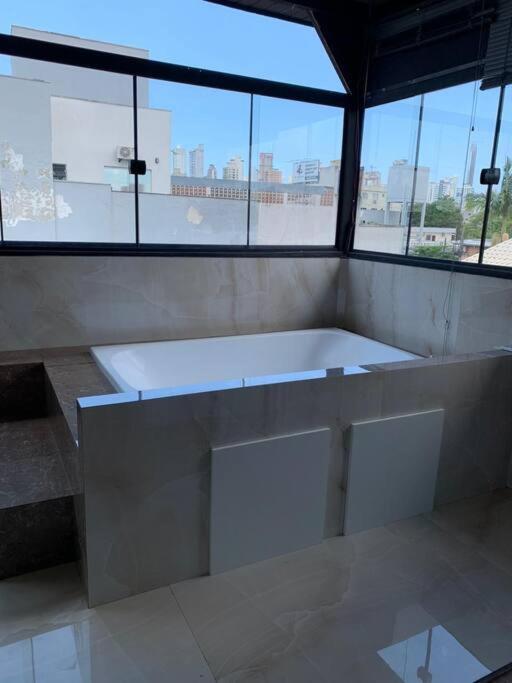Suite Com Hidro No Centro บัลเนอาริโอ กังโบริว ภายนอก รูปภาพ